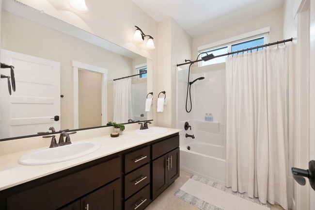 Building Photo - 3 bedroom | 2.5 bathroom | Crocker Village Brownstone