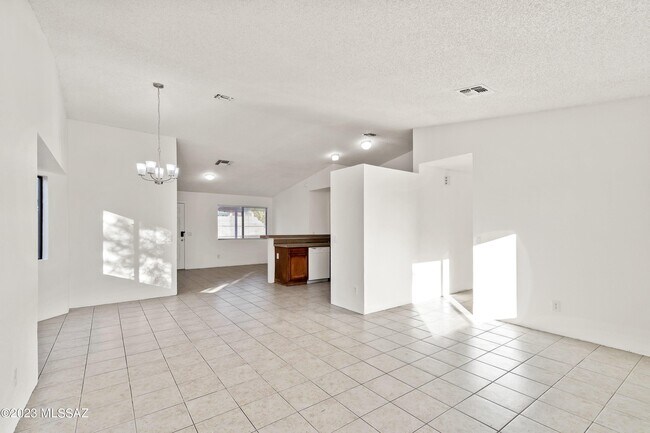 Building Photo - 6082 S Birchwood Dr