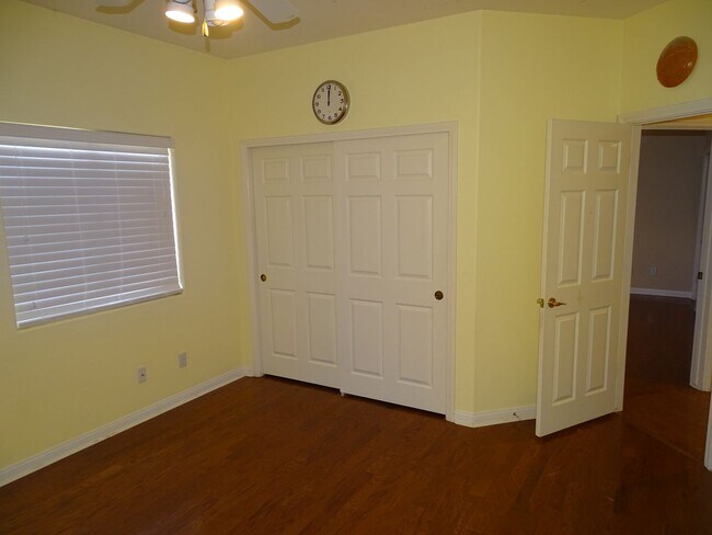 Building Photo - 5 BED Summerlin home w/ 1ST FLOOR BED AND 3/4 BATH