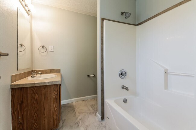 Building Photo - 3 BR/2BA | Newly Renovated Single Family Home  | Huge fenced backyard| In Dallas!