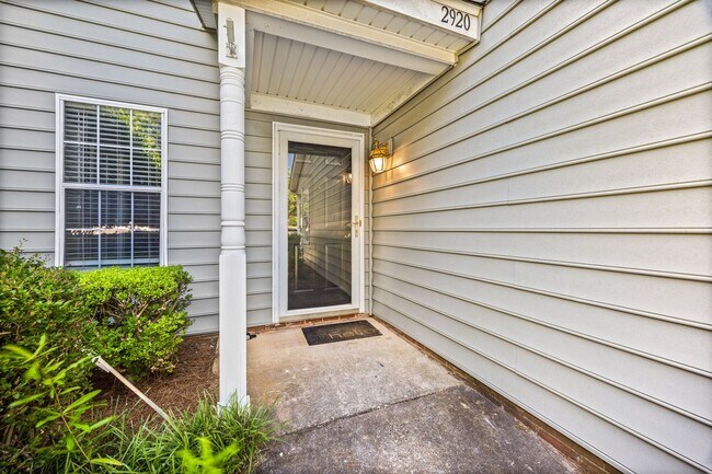 Building Photo - Light and bright 2-primary suite, 2-bath condo in Firethorne of Charlotte.