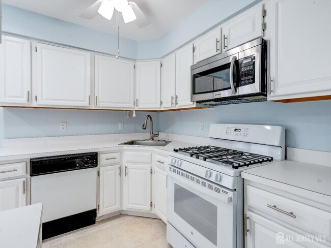 Building Photo - 401 Jesse Way