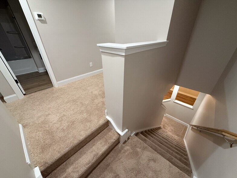 Building Photo - 147 Hyacinth Ln