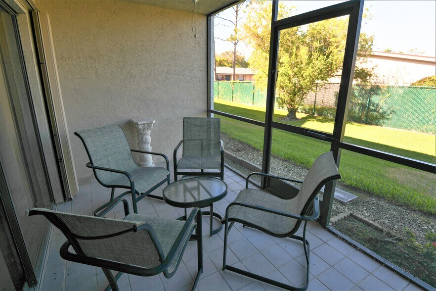 Serene enclosed patio. - 1201 SE Parkview Pl