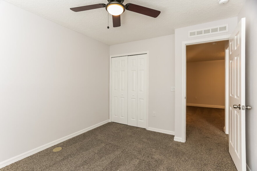 Building Photo - 11894 Lake Bend Cir
