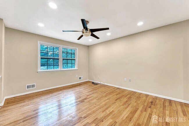 Building Photo - 5 Pelmont Pl