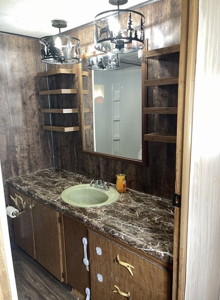 Building Photo - 984 Caldwell Ave