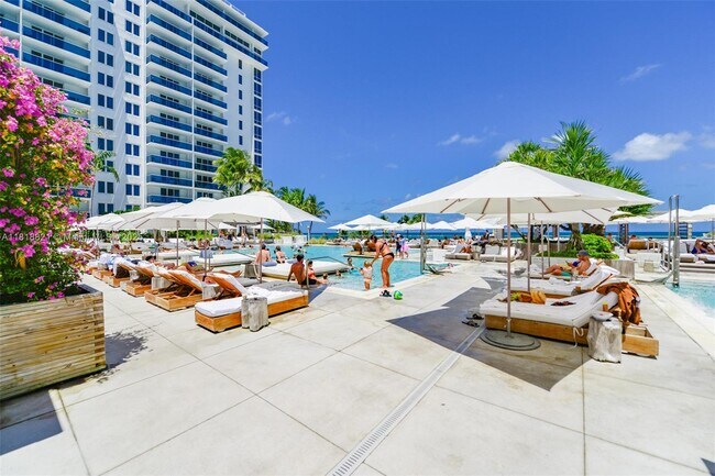 Building Photo - 2301 Collins Ave