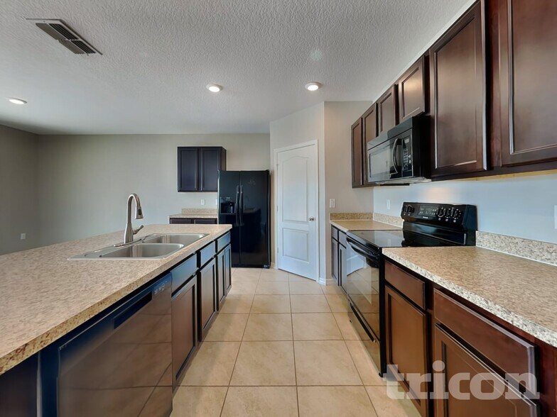 Building Photo - 935 Summer Glen Dr