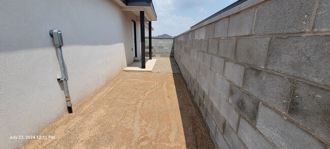 Building Photo - ra2701