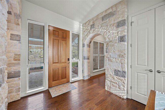 Building Photo - 18500 Lakehead Cir