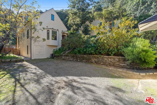 Building Photo - 3705 Fredonia Dr