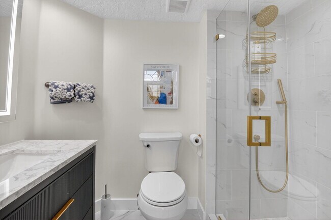 Building Photo - 7455 Glendevon Ln