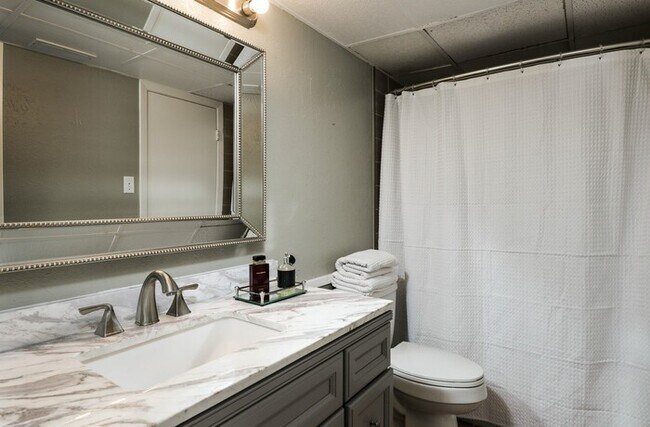 Building Photo - 2 Bedroom Town house for Rent in Lindale!