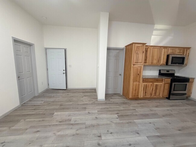 Building Photo - 124 Winfield Ave