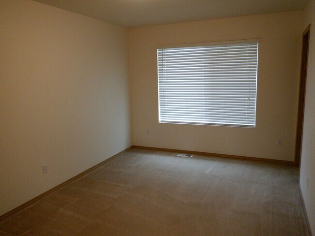 Building Photo - 1722 Cadborough Ln