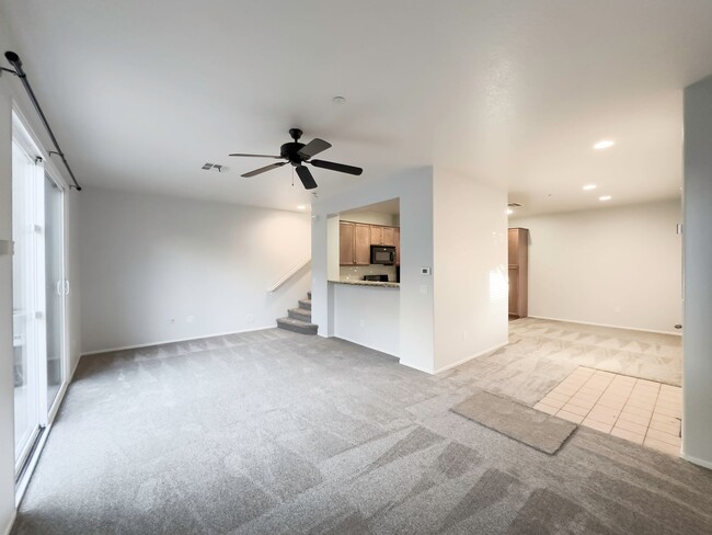 Building Photo - Beautiful 3 Bedroom Murrieta Condo w/ Atta...