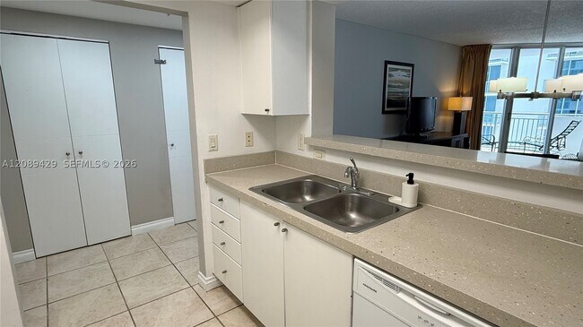 Building Photo - 17375 Collins Ave