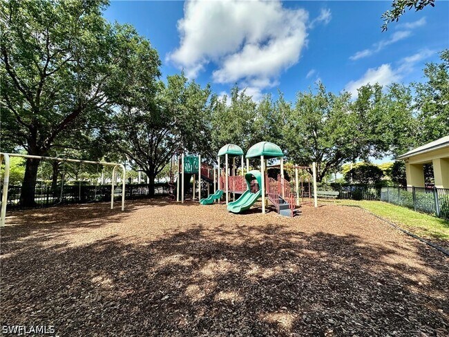 Building Photo - 1823 Alameda Dr