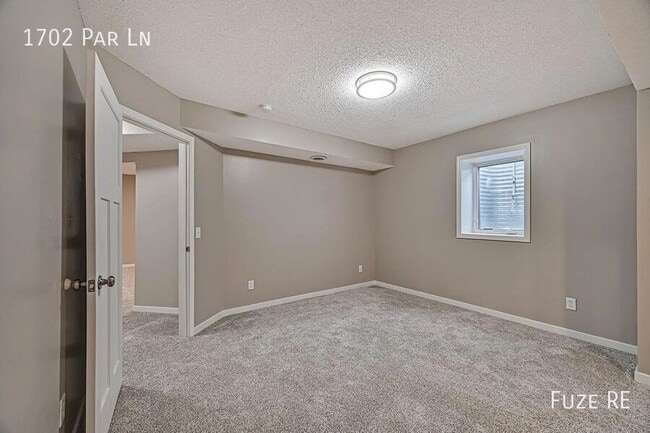 Building Photo - 1702 Par Ln
