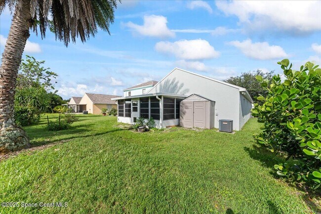 Building Photo - 2165 Redwood Cir