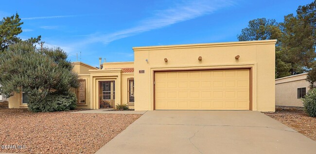 Primary Photo - 608 La Chapa Ave