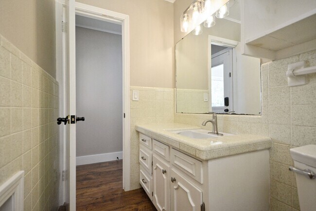 Building Photo - 671 W Merriweather St