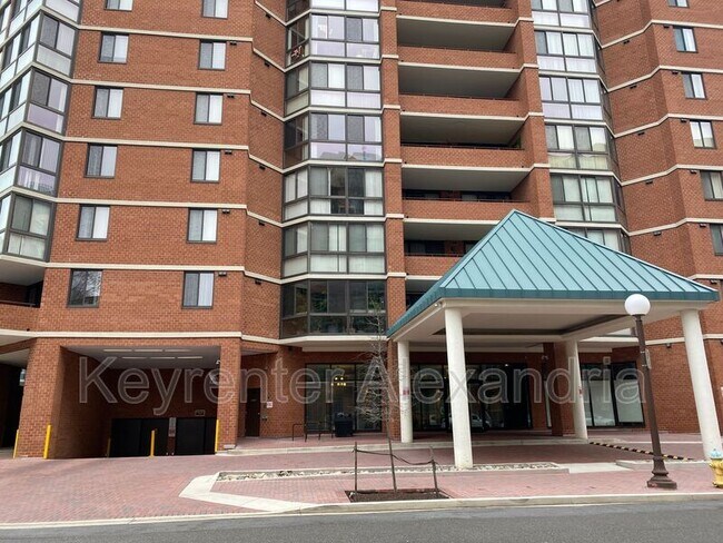 Building Photo - 1001 N Randolph St