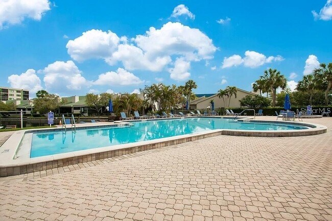 Building Photo - 1328 Pasadena Ave S