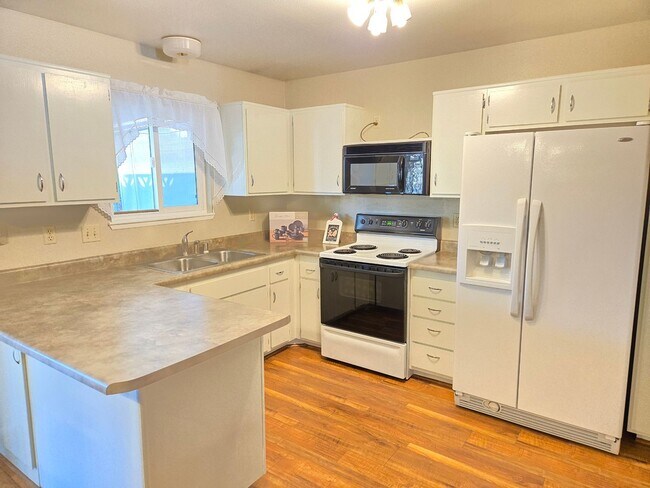 Building Photo - 6413 W Roy Rogers Dr