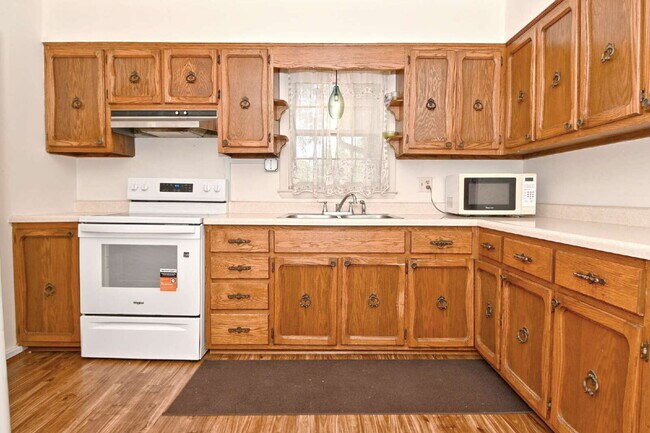 Building Photo - Charming 3-Bedroom Retreat with 2 Full Baths on South Meridian Street – 1516 Sq Ft of Comfort in ...