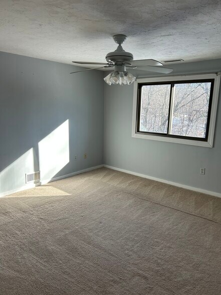 Large second bedroom - 189 Littleton Rd