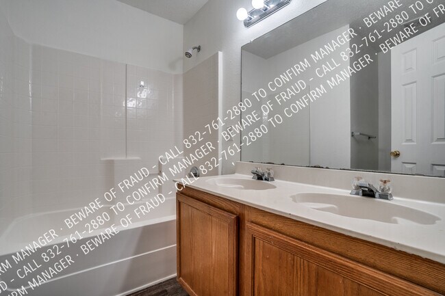 Building Photo - 616 Almandora-