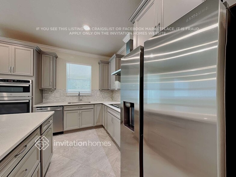 Building Photo - 5167 Royal Point Ave