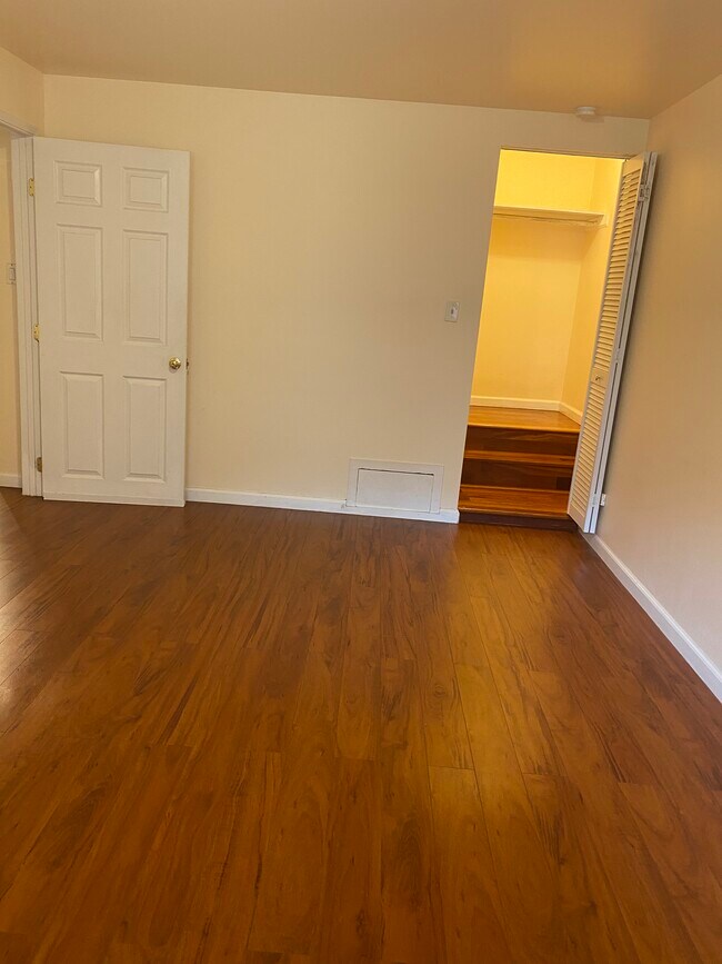 Room 2 - 372 Cambridge St