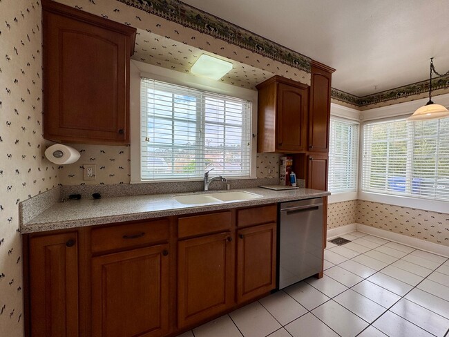 Building Photo - 8829 Greenview Pl