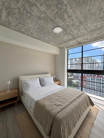 Building Photo - 1740 NW 1st Ave