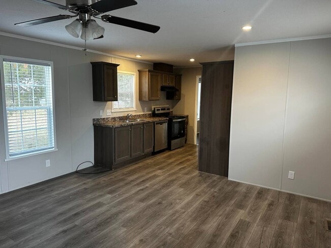 Building Photo - 102 Gaslight Dr