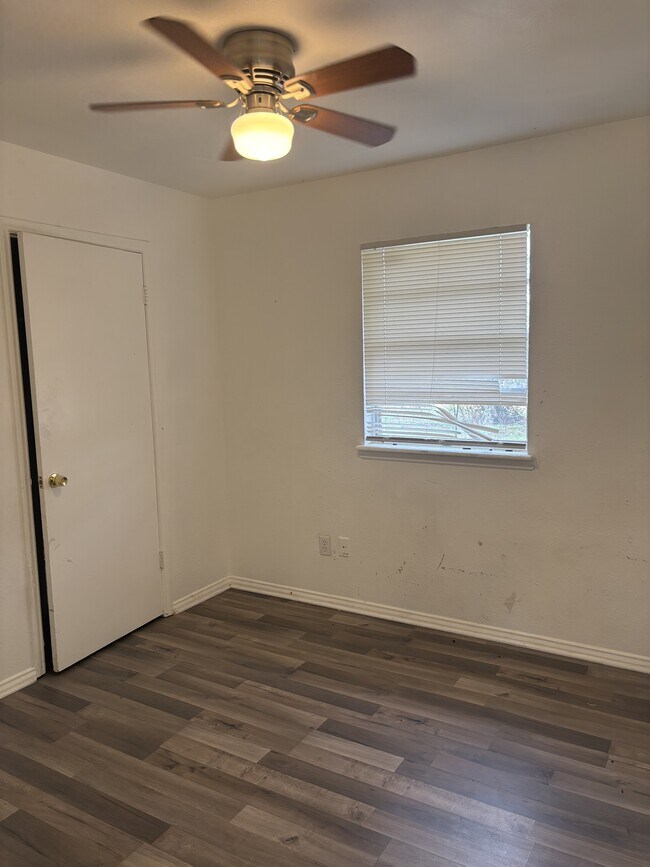 Building Photo - 1220 Mcdonald Dr