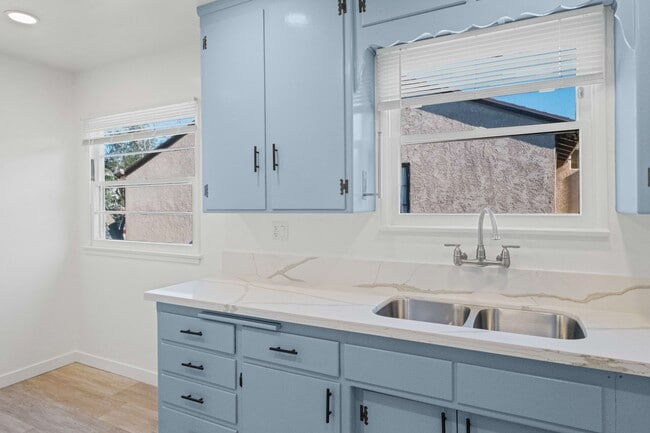 Building Photo - 13218 Lake St