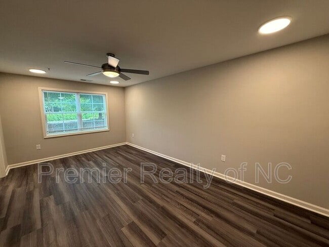 Building Photo - 7085 Hanesbrook Cir