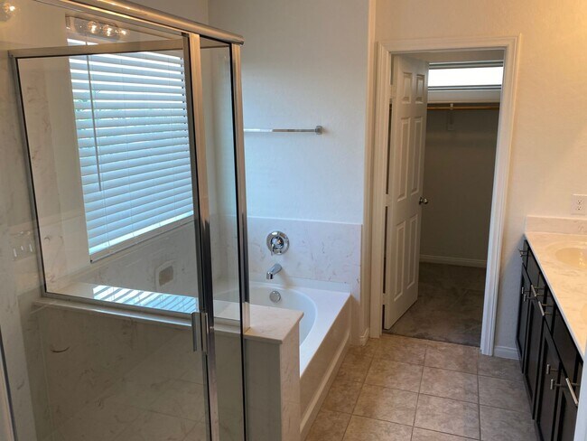 Building Photo - TUSCANY GUARD GATED COMMUNITY. LOTS OF UPGRADES AND HOA AMENITIES