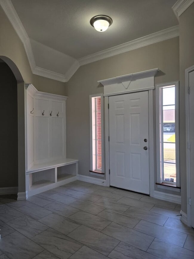 Building Photo - 613 Countryside Dr