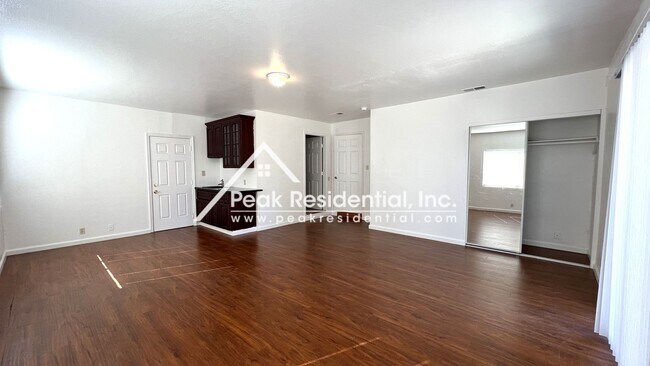 Building Photo - Nice 4bd/3ba House with 2 Car Garage