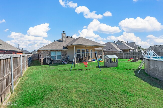 Building Photo - Great House in Haughton with above ground ...