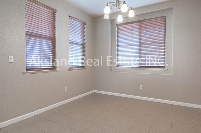 Building Photo - 936 Heartland Dr