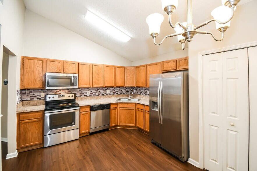 Building Photo - 2041 Hunters Trace Cir