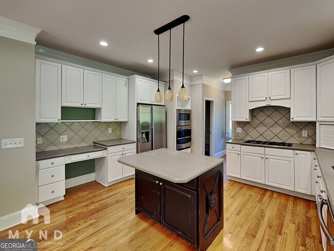 Building Photo - 12515 Magnolia Cir