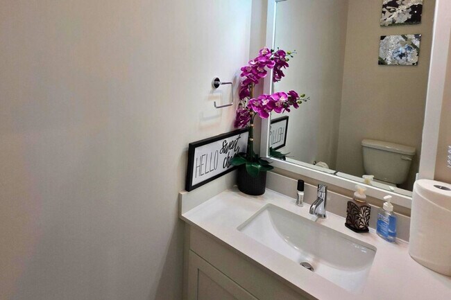 Building Photo - 5342 Donovan Gdns Ln