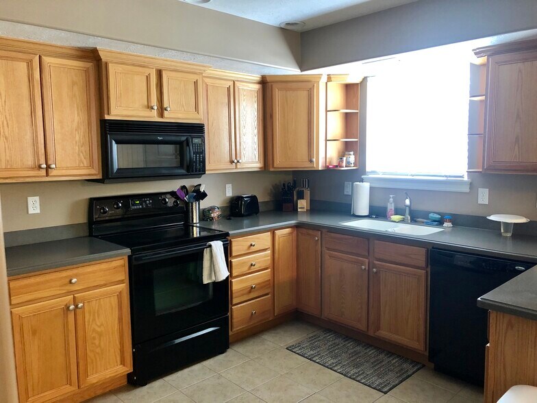 Building Photo - 561 E Purple Lilac Ln